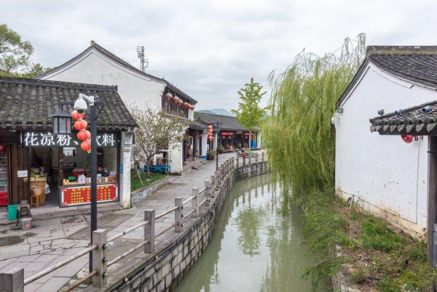 《狗剩快跑》穆家俊本性暴露,将小翠先奸后杀,结局大快人心